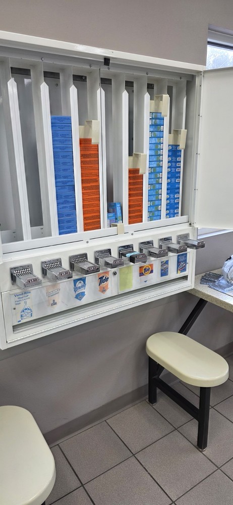 Vend-Rite Vendmaster 8-Selection Coin Laundry Vending Machine