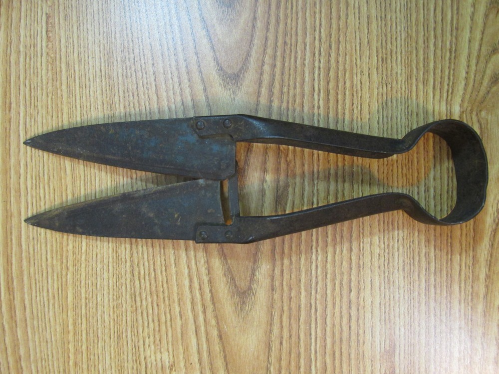 VINTAGE SHEEP SHEARS