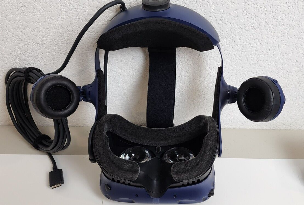 HTC VIVE Pro Headset VR Full Set Complete System Virtual Reality Kit A+ Clean