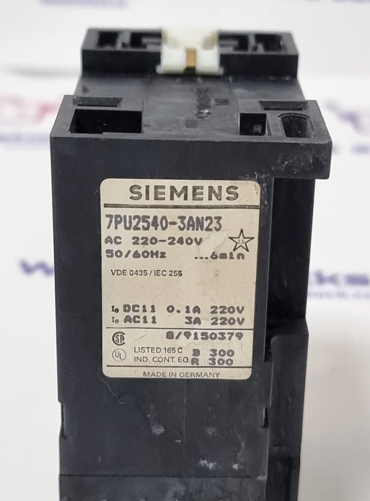 SIEMENS 7PU2540-3AN23 Time Relay