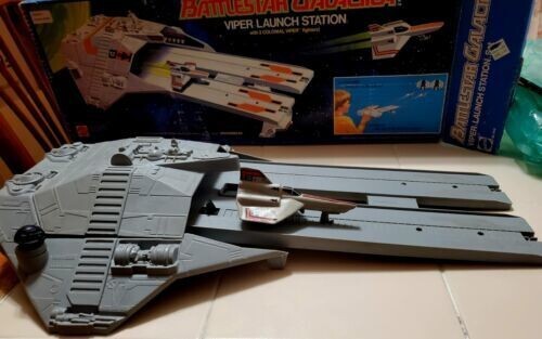 space 1999* Mattel 1 BATTLESTAR GALACTICA VIPER LAUNCH STATION WITH NICE BOX.