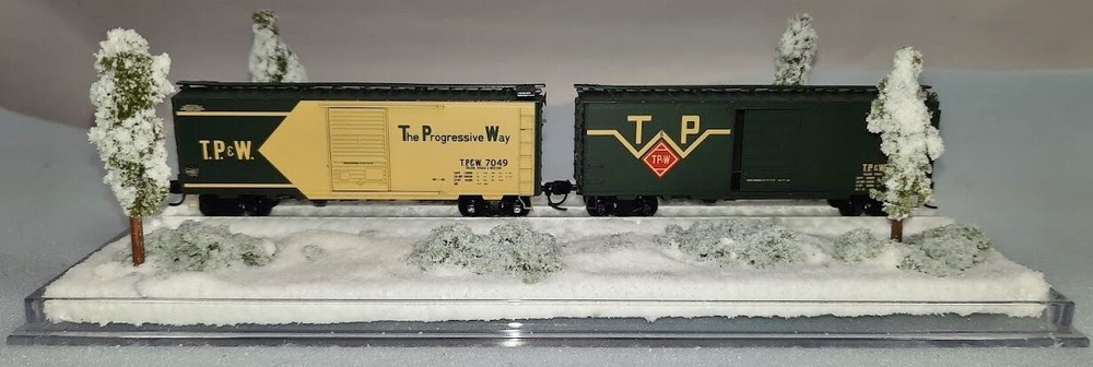 N SCALE 8" SINGLE TRACK DISPLAY CASE- "WINTER SCENE" FOR ANY N SCALE TRAIN