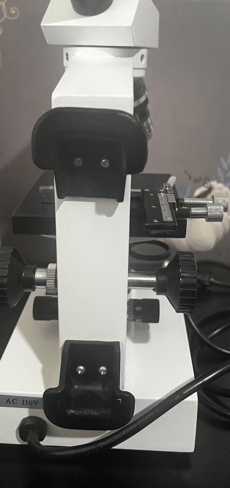 UNICO Monocular 360° Student Microscope 4 Objective 2.5-40 Fluoresscent M220