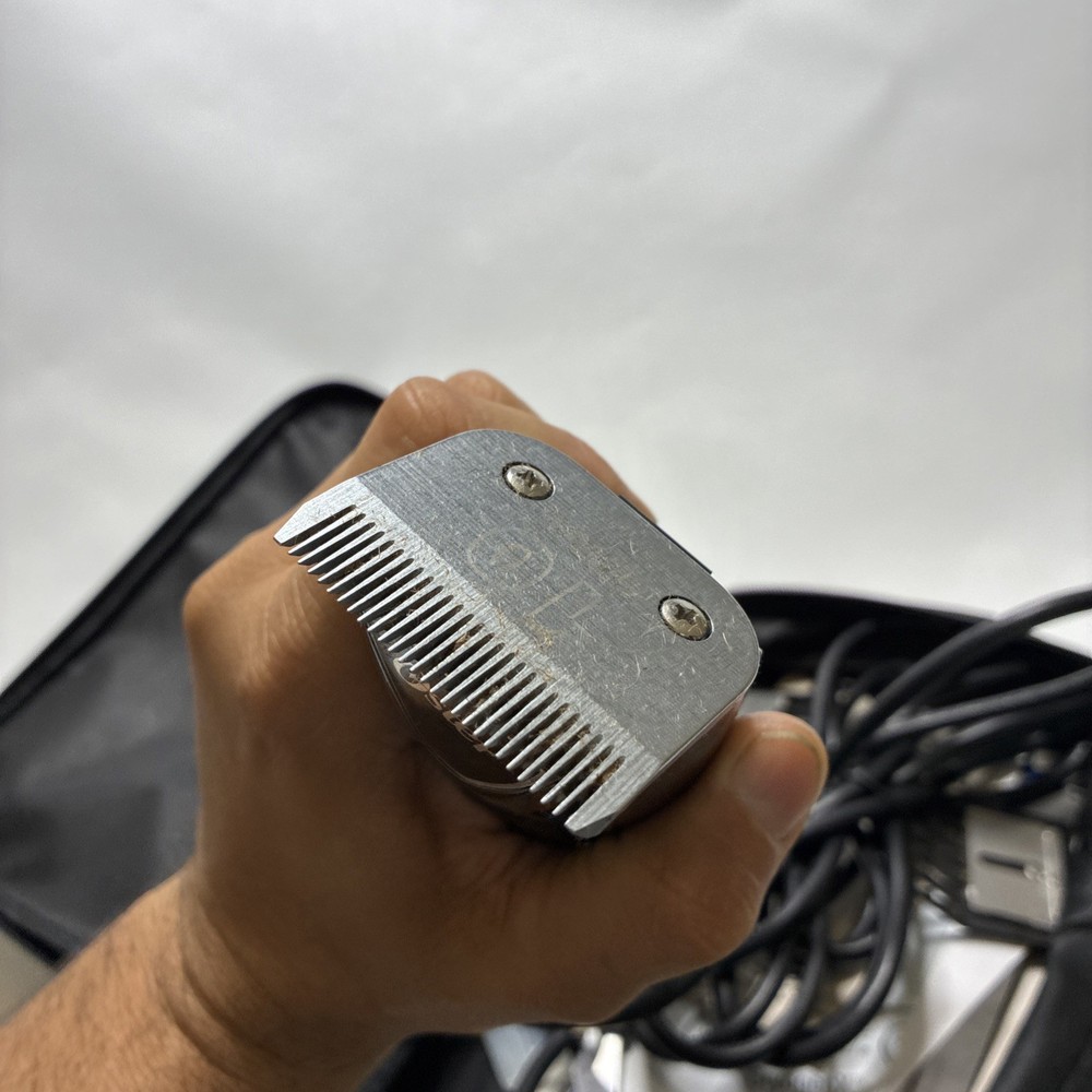 Oster Professional 2 Speed Heavy Duty Clipper Working