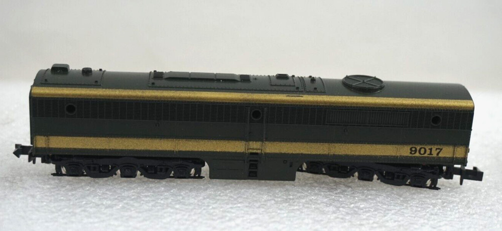 Con-Cor Canadian National "MAPLE LEAF" N Scale Engine & Passenger Premier Set