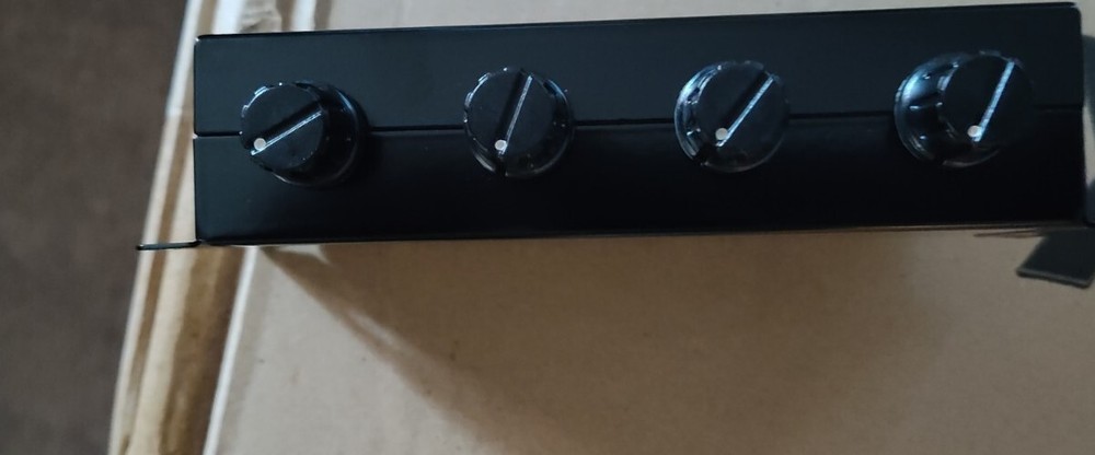4 CHANNEL PASSIVE MINI MICROPHONE MIXER WITH AUX INPUT