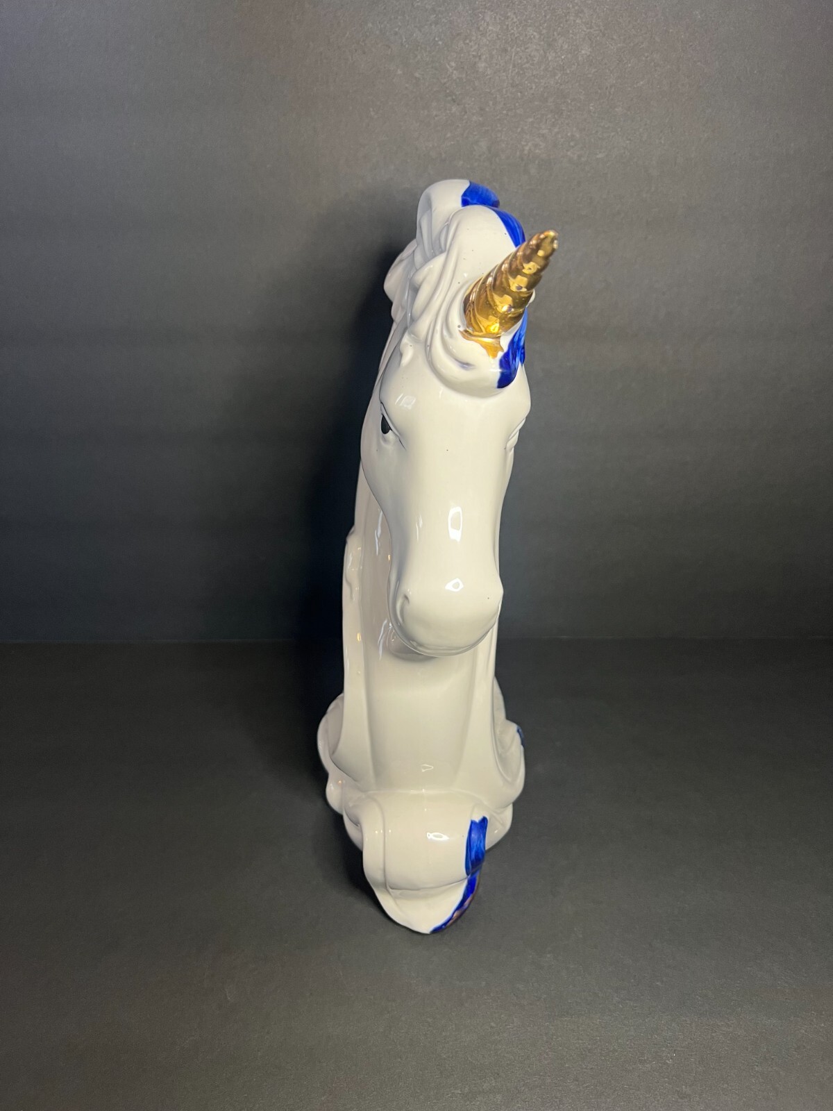 Vintage RARE Hand Painted Porcelain Blue & White Gold Unicorn Quartz Table Clock