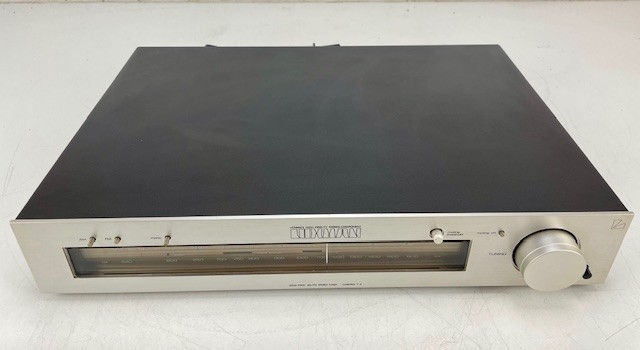 Luxman T2 Solid State AM/FM Tuner