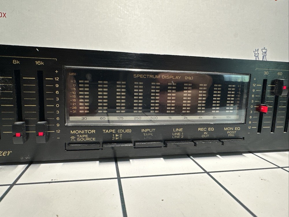 TEAC EQA-22 Graphic Equalizer Analog Spectrum Display Black Stereo L/R RCA