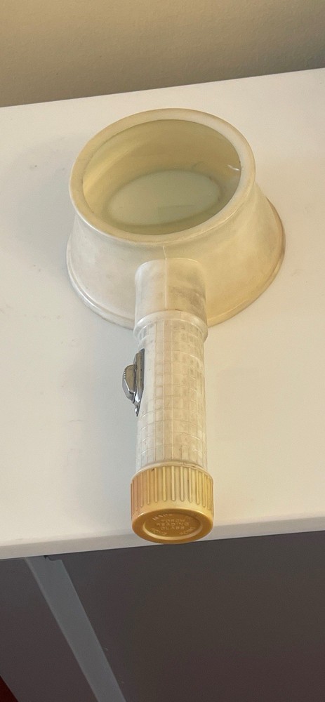 Vintage Battery Powered Illuminated handheld Magnifying Glass