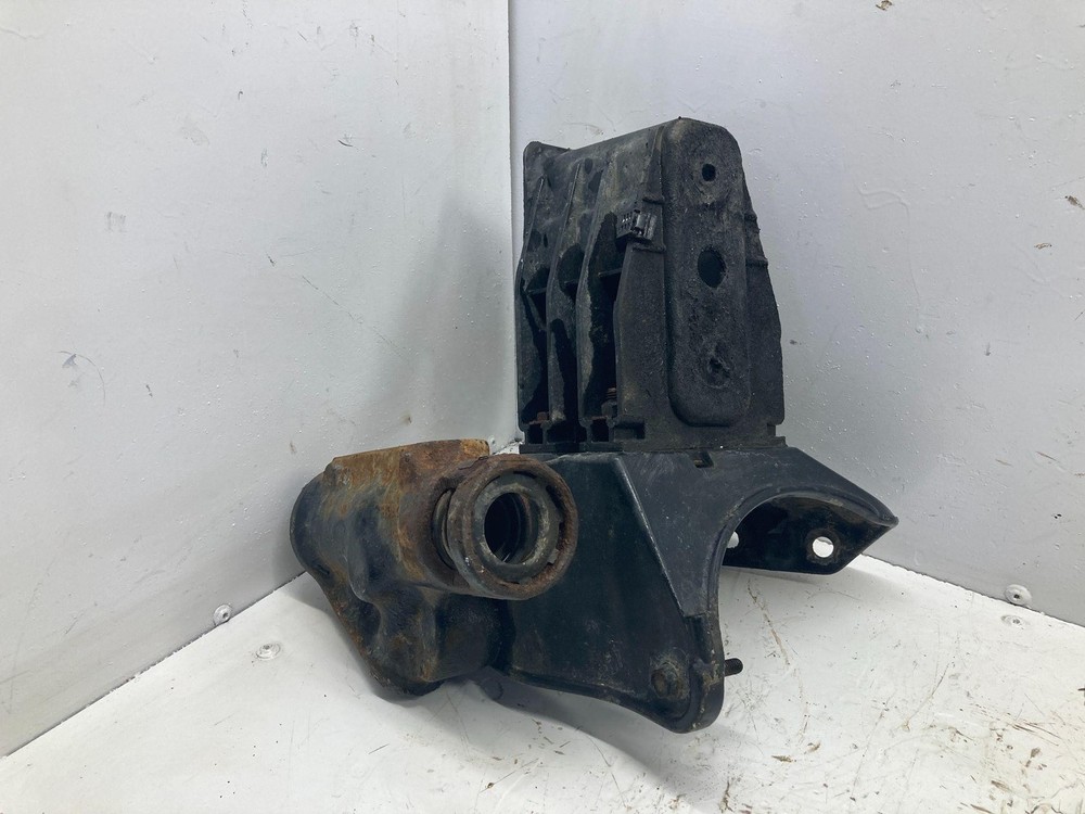 2008-2020 Freightliner CASCADIA Left/Driver Bumper Bracket - Used