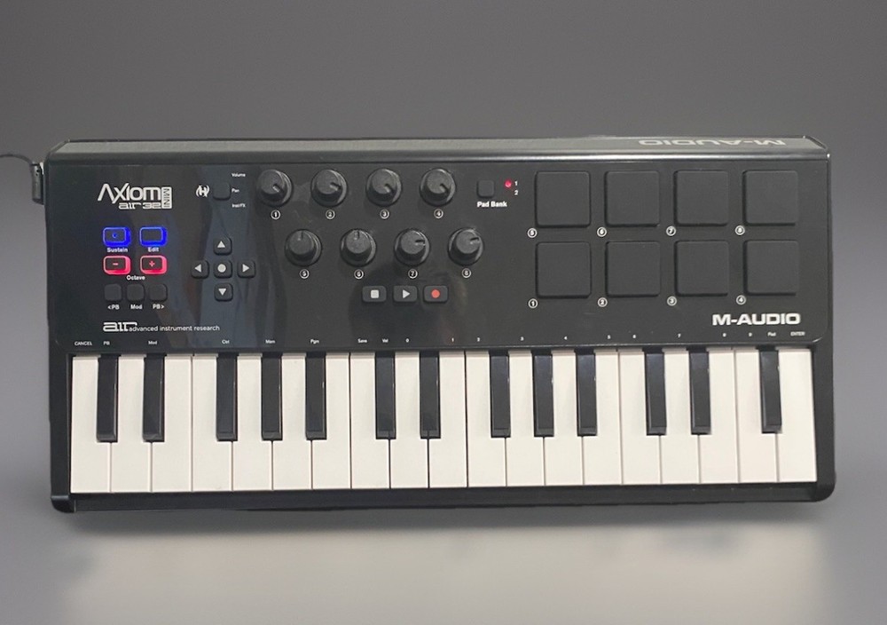M-Audio Axiom AIR Mini 32 USB MIDI Keyboard Controller 32 Keys 8 Pads 8 Knobs