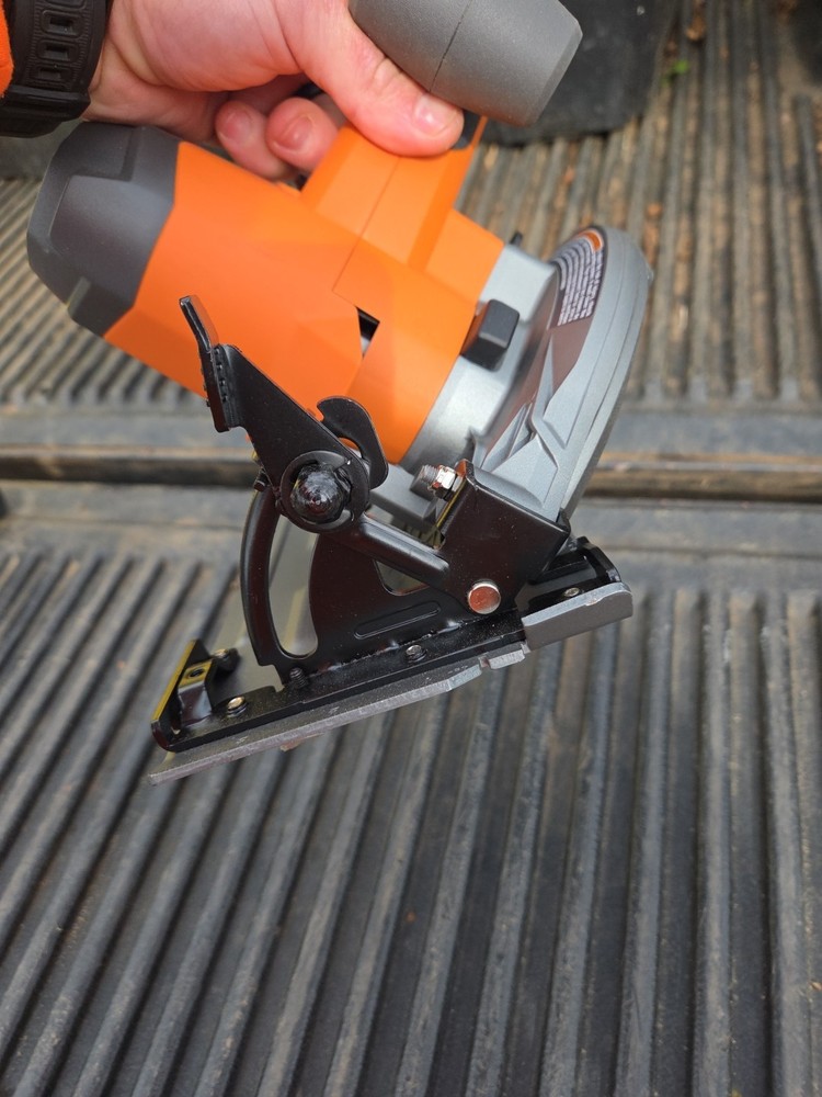 RIDGID 6_1/2" Cordless Circular Saw