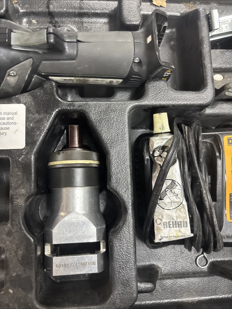 Dewalt Rehau EVERLOC+ Pex Tool & Compression Sleeve Fitting System 1x Battery