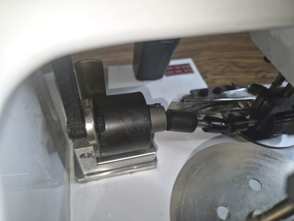 NC N-C CARPET BINDER SEWING MACHINE - MODEL PBS-2A - WORKING