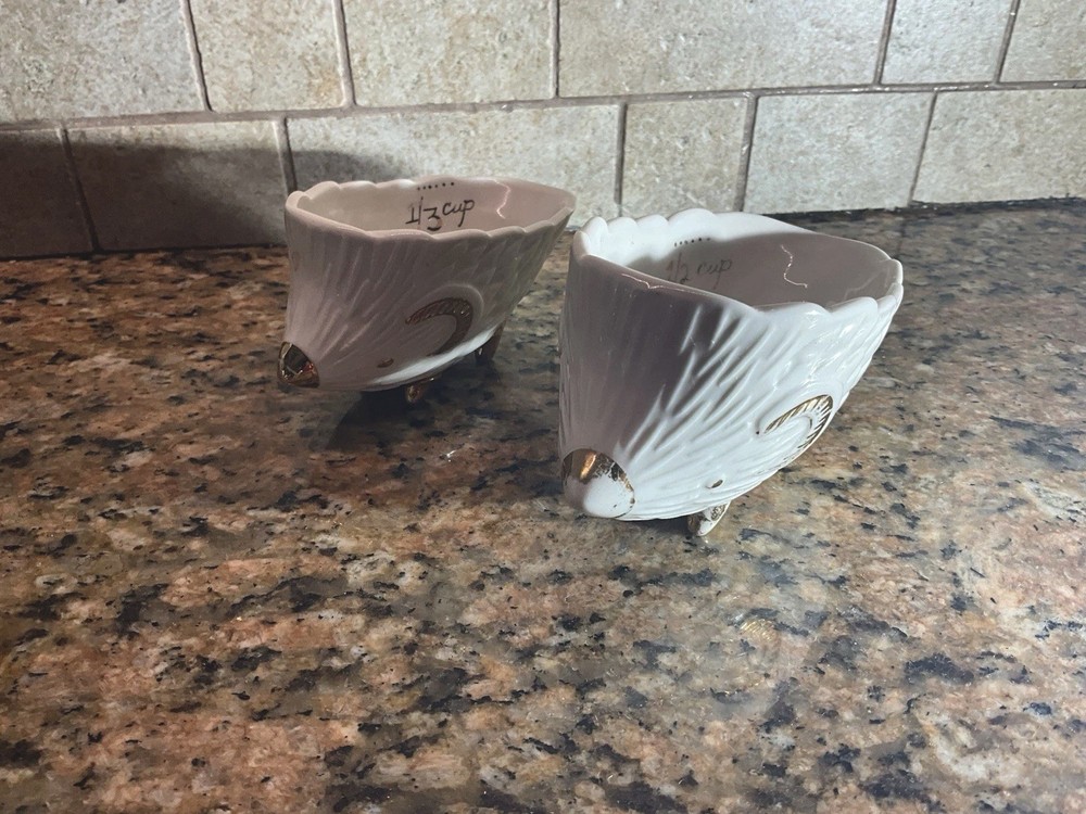 hedgehog measuring cups