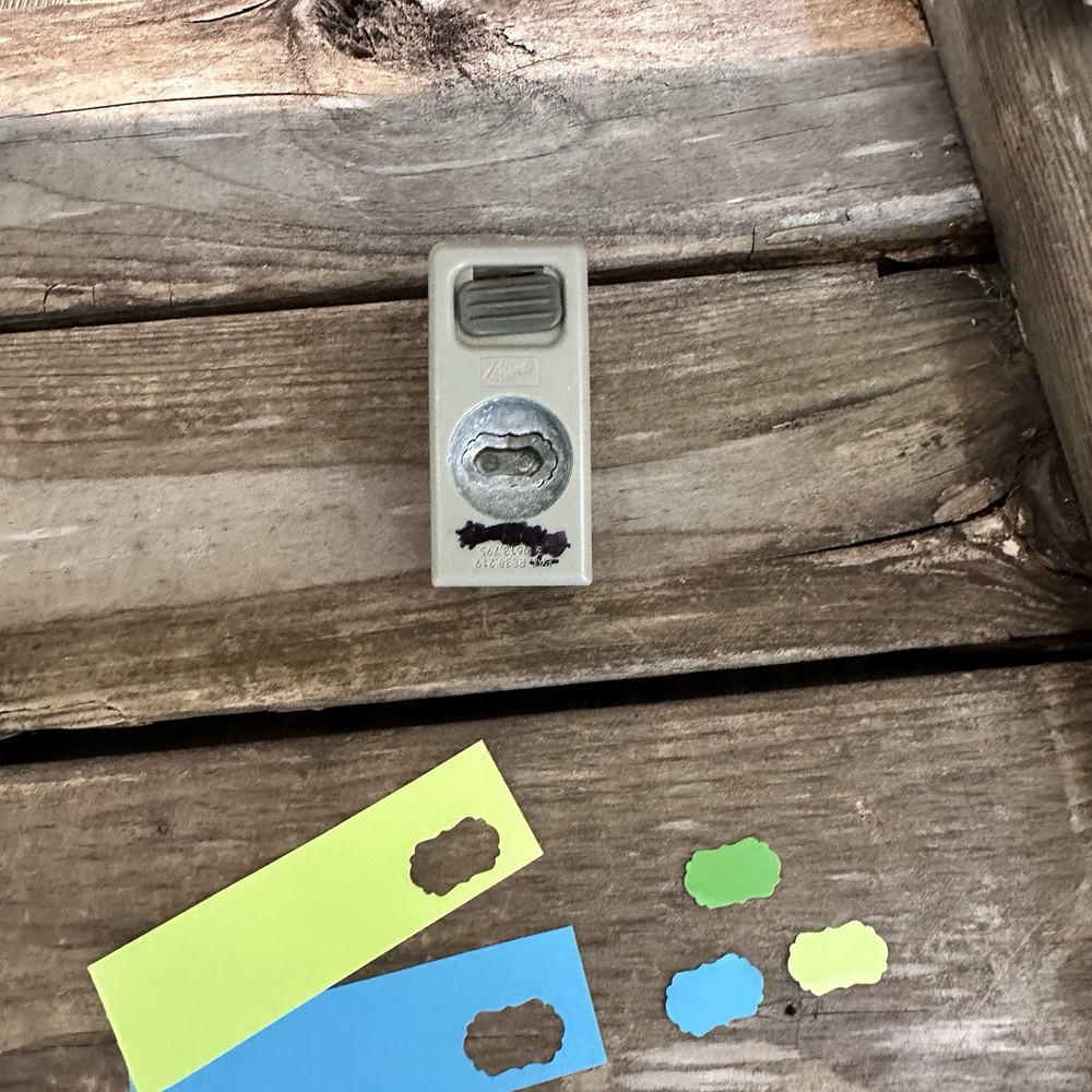 Stampin' Up! Mini Decorative Label Punch Works Great