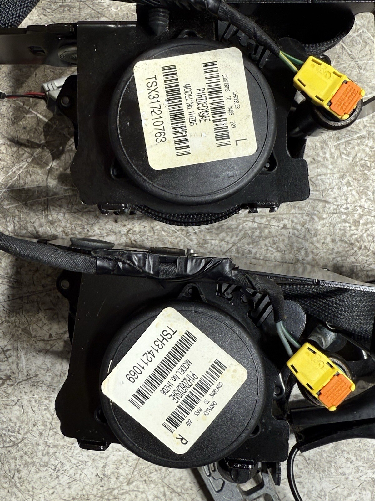 2011 - 2019 Dodge Charger Chrysler 300 Front Seat Belt Pair With Buckle OEM