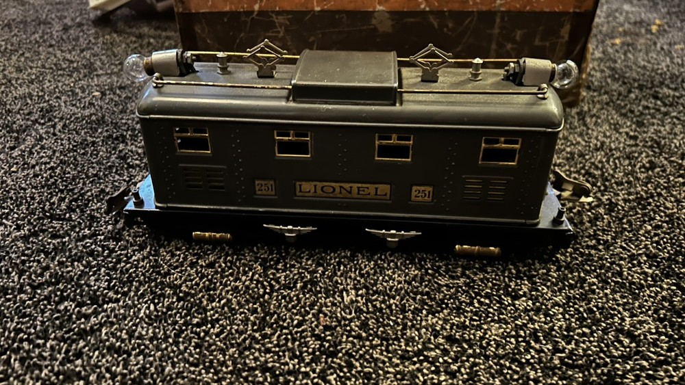 Lionel O- Gauge Train Set 281 engine NYC Observation Pullman W/ Box