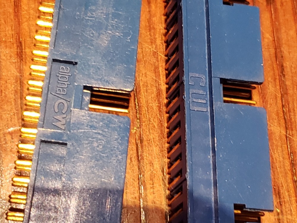 Five Alpha/ CW Gold-Prong Connectors for Heathkit