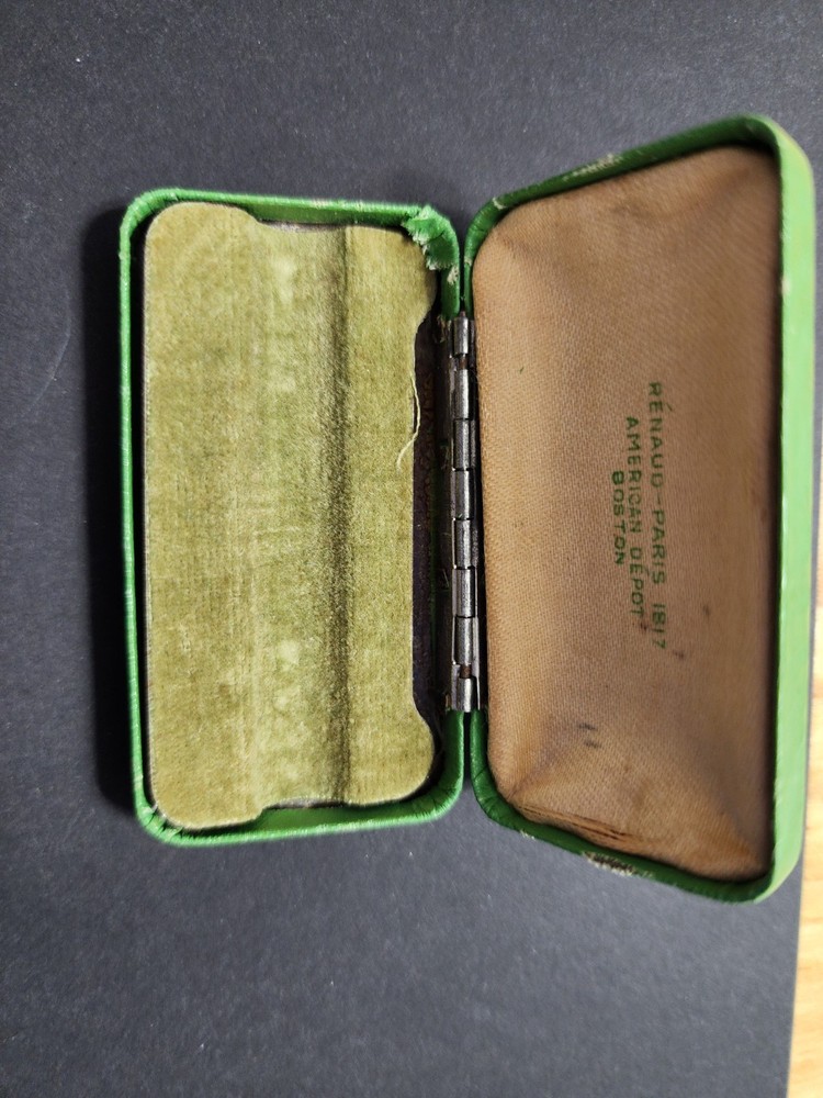 Stunning Antique Translucent Banded Agate Brooch