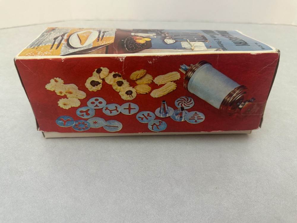 Cookie Pastry Mould - Vintage Pace Setter - 12 Patterns