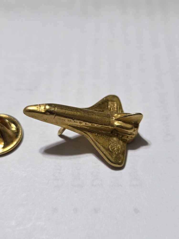 Vtg Space Shuttle 3D Gold Tone Lapel Pin
