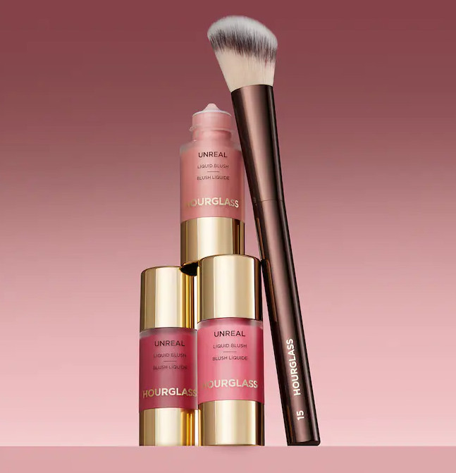 No. 15 Blush Brush – Achieve a Perfect Flush with Soft, Precise Bristles 💖🌸
