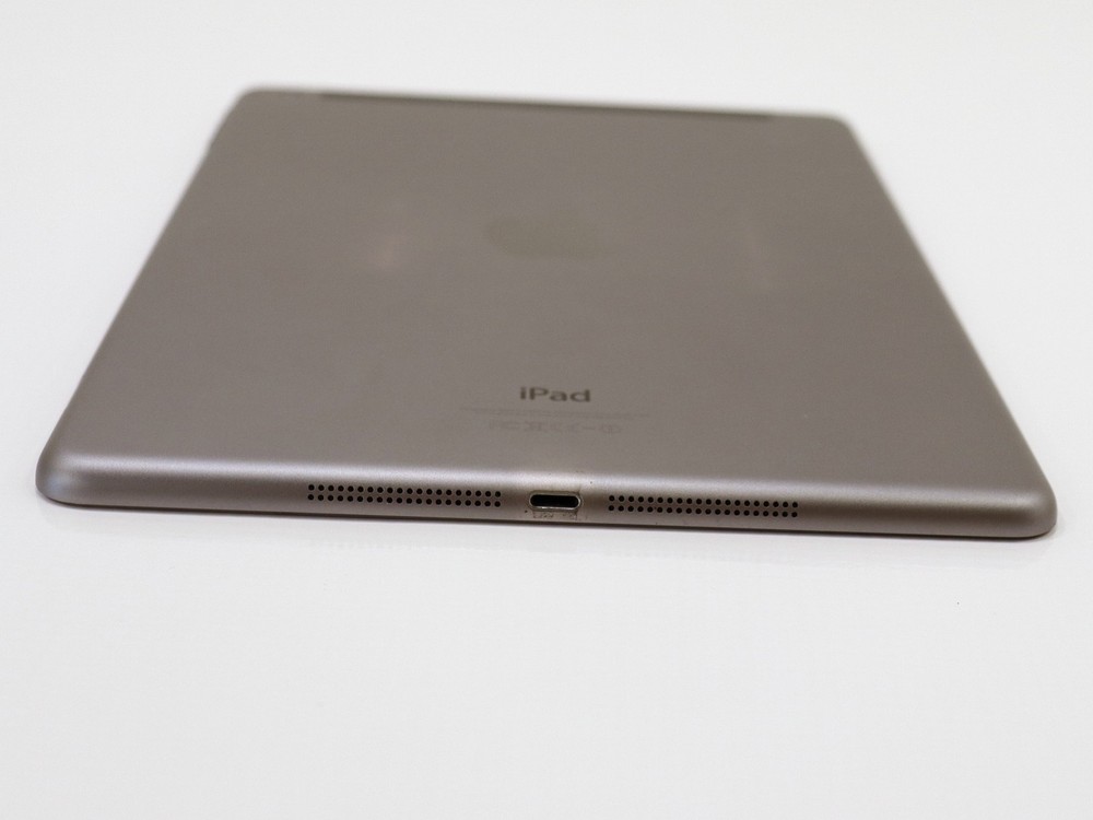 Apple iPad Air 9.7" A1475 64GB Space Gray