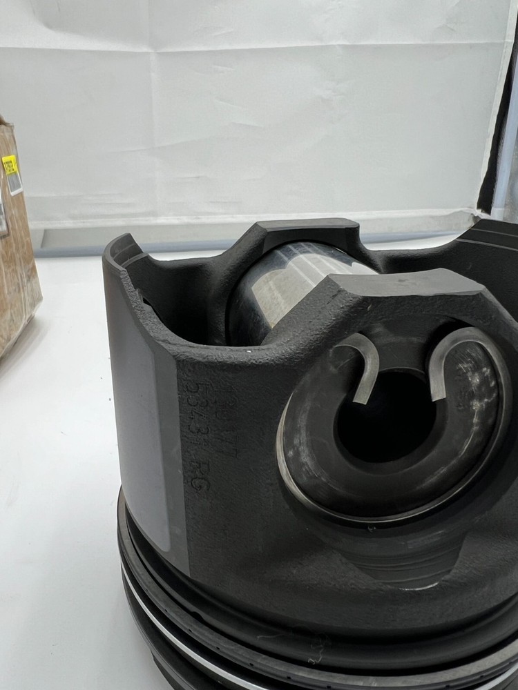 2132582 Genuine Paccar Piston Hardware Black