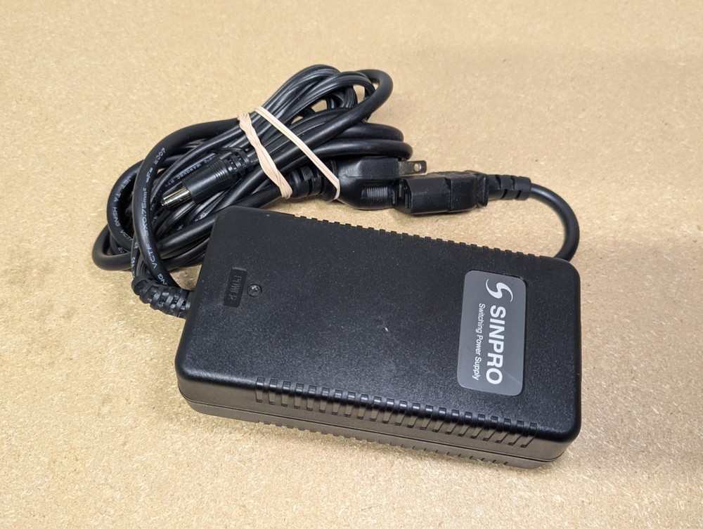 Tozai VHS Video Cassette rewinder TESTED WORKS