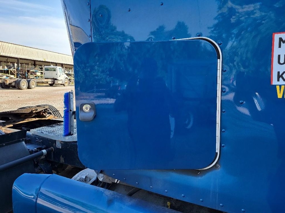 Replaces NA 2017 PETERBILT 579 COMPARTMENT DOOR ,  MN