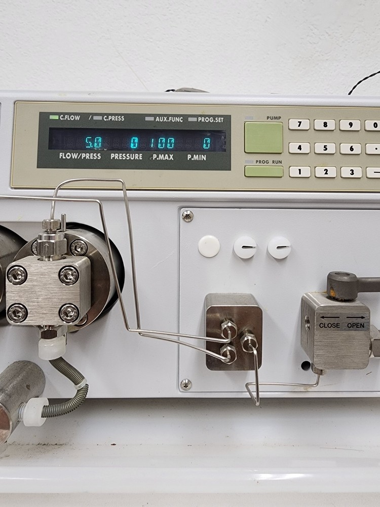 Shimadzu LC-8A Preparative Liquid Chromatography Pump Powers On
