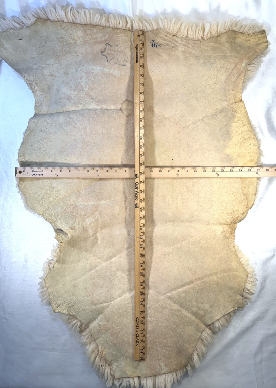 Natural Sheepskin GOLD STAR Ivory Wool Hide Pelt Rug.