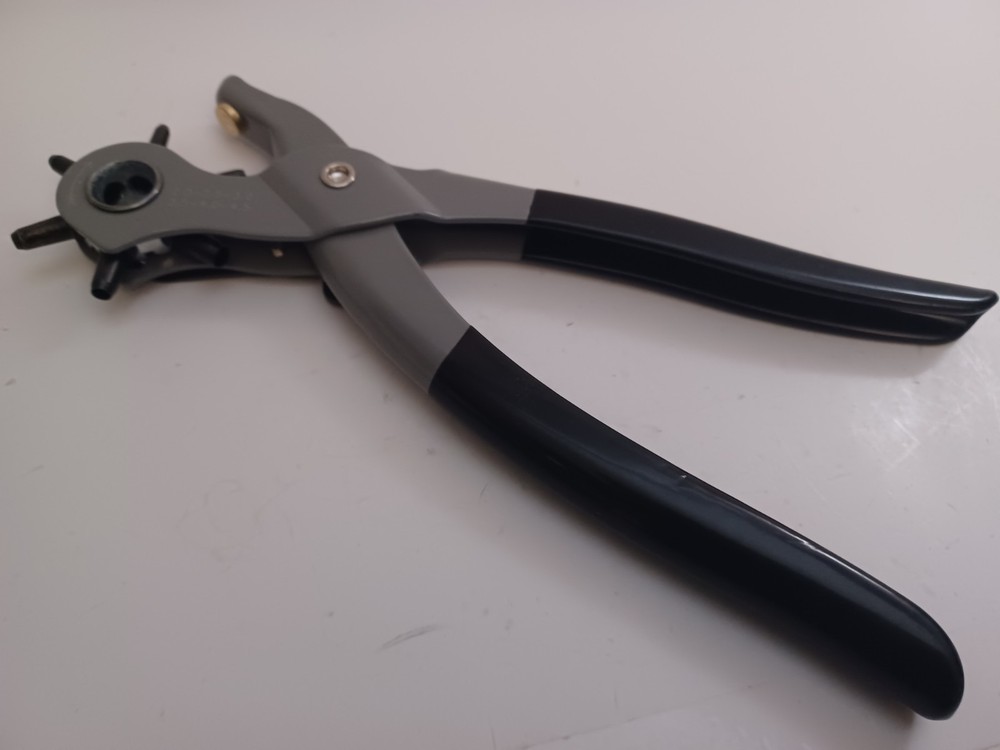 General Tools Leather Hole Punch Tool - 6 Multi-Hole Sizes for Leather, Rubber