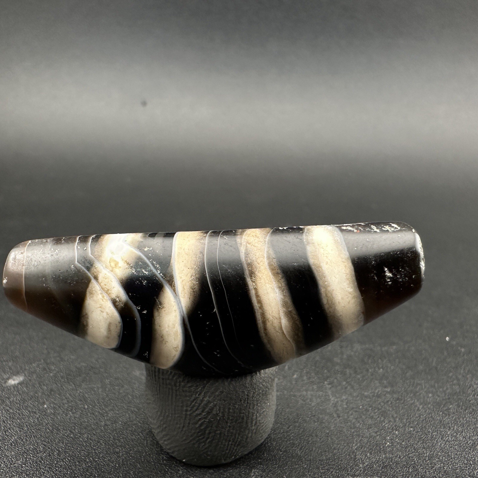 Tibetan Buddhism Agate 4 Stripe Horn Bead Totem Dzi Bead Amulet Pendant