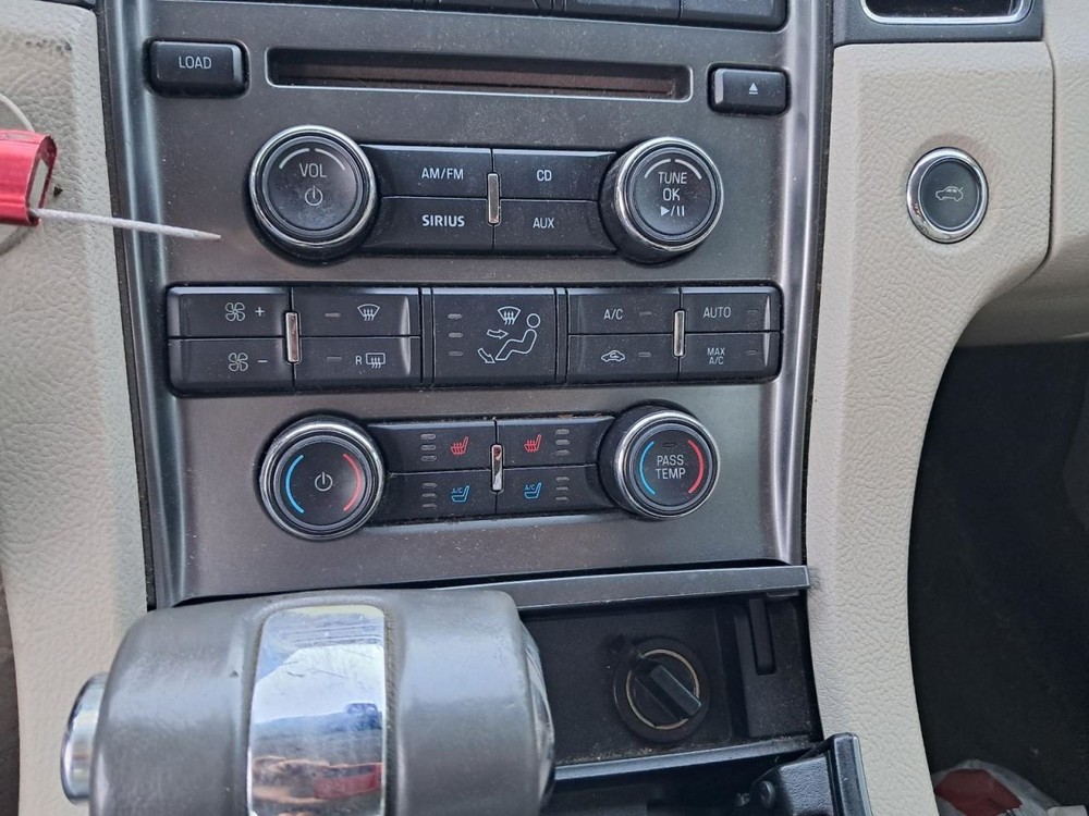 TAURUS 2010 Glove Box 4898459