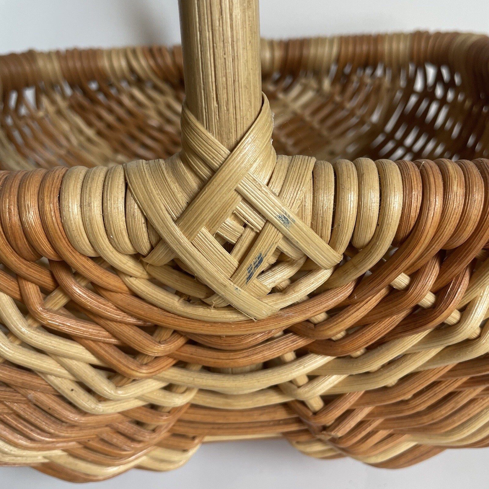 Vtg Buttocks Woven Basket Harvest Egg Gathering Country Farmhouse Primitive