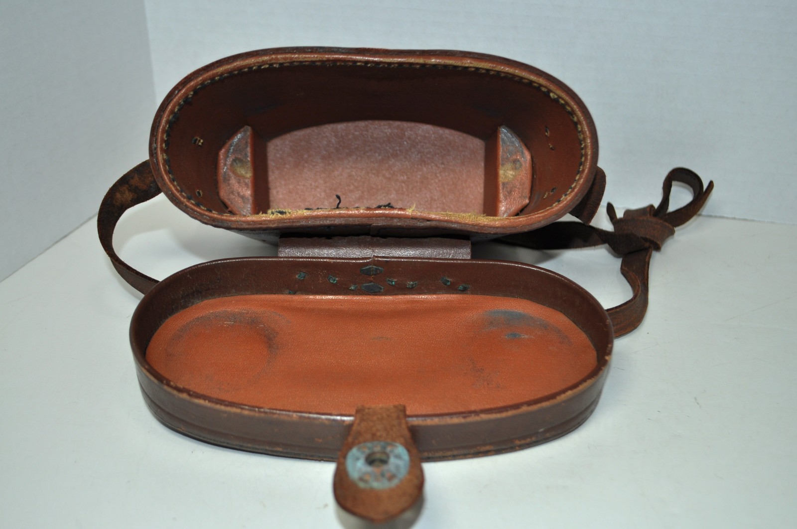 UNIVERSAL CAMERA CORPORATION 6 x 30 BINOCULARS WITH CASE & STRAPS VINTAGE 1940'S