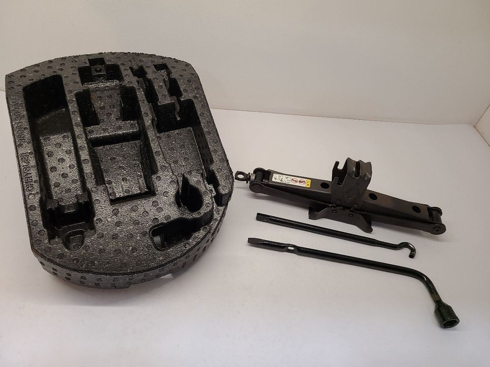 2011 2012 2013 JEEP GRAND CHEROKEE Jack