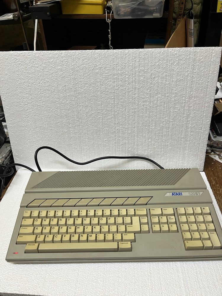 atari 520 st computer & Power Supply Powers On