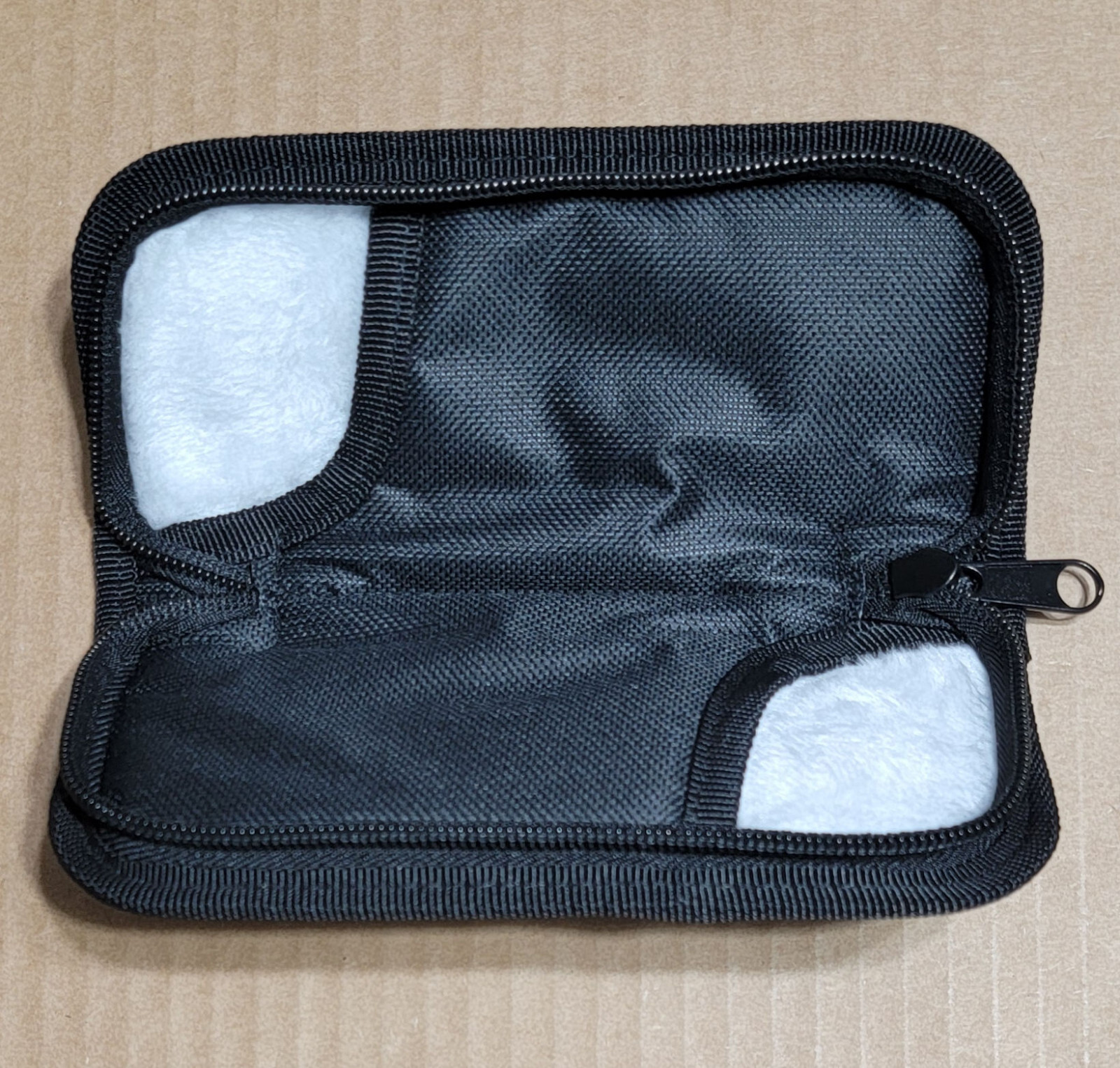 7" X 3" (exterior) ZIP UP CASE FOR TWO FOLDING KNIFE, PADDED BLACK CORDURA AC211