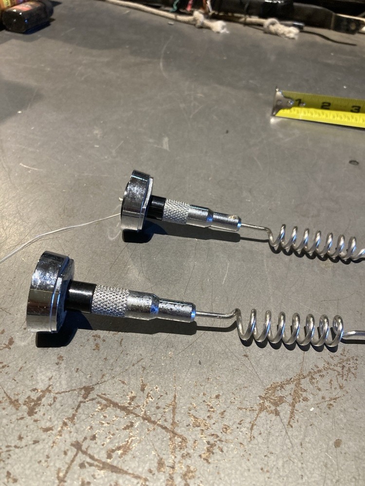 Two 800 mhz gain NMO mount antennas without coax