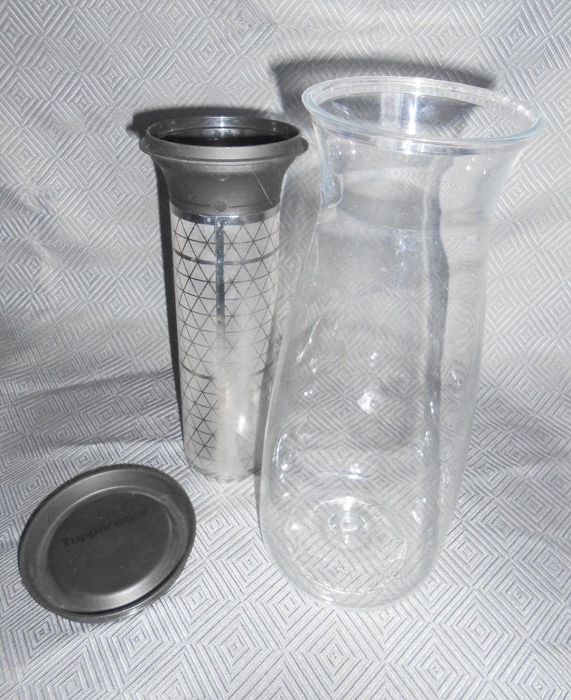 Tupperware Cold Brew Carafe For Iced Coffee or Tea, 1¼ qt