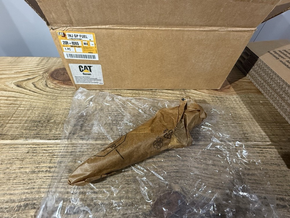 Caterpillar 20R-8065 Diesel Fuel Injector