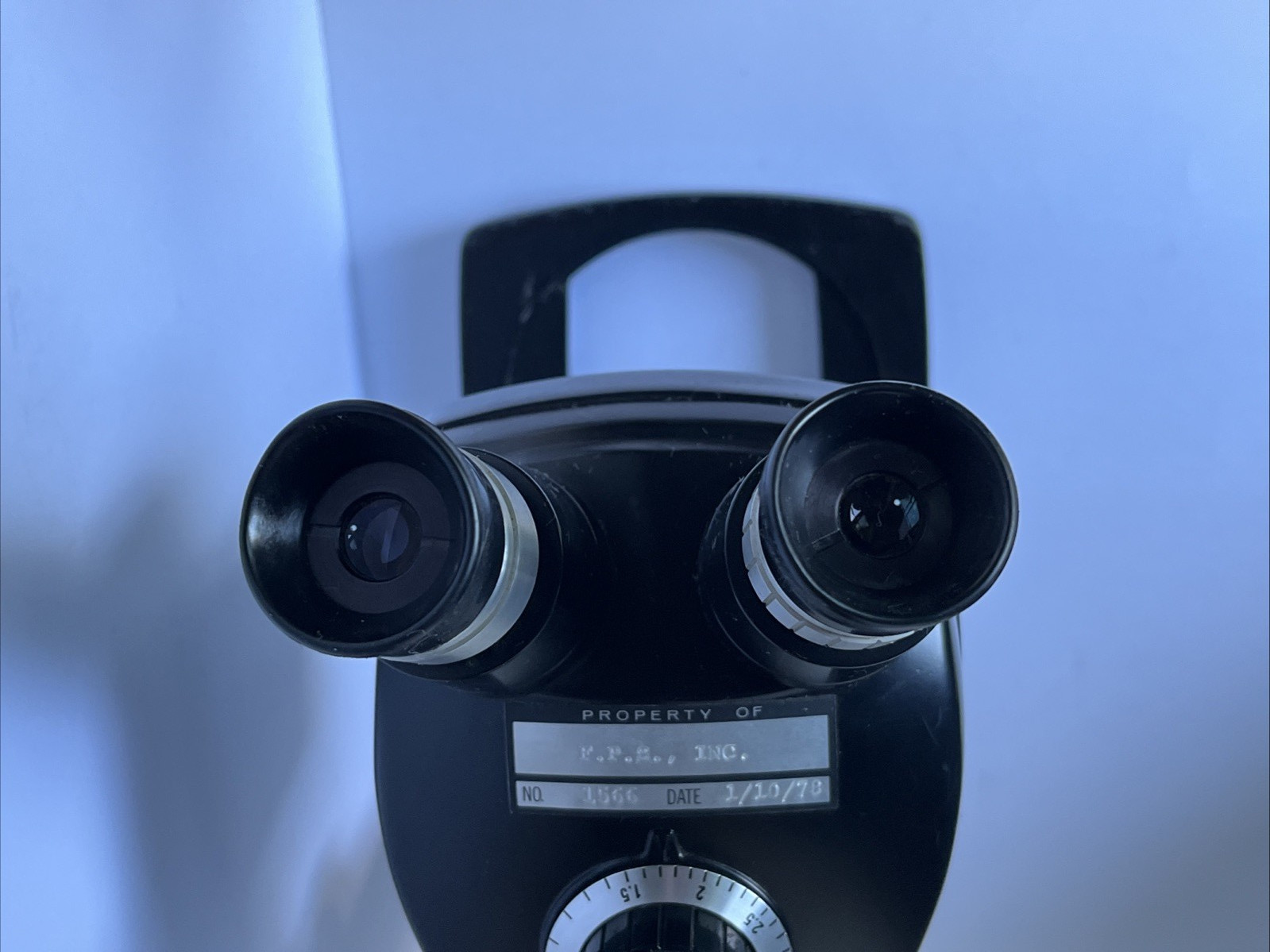 Bausch & Lomb StereoZoom 4 0.7x-3x Microscope 20x wf eyepiece & Illuminator