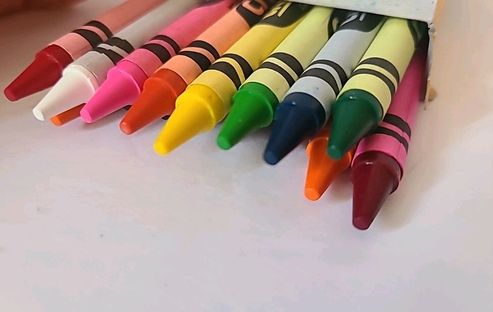 Vintage Crayola Crayons 16 Pack 1999