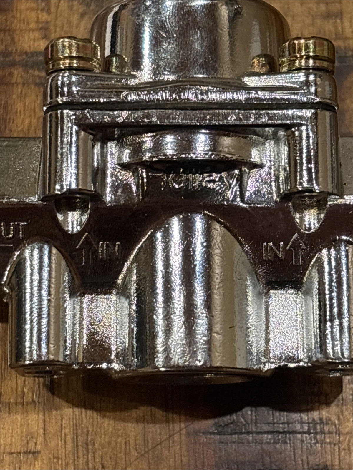 Holley Fuel Pressure Regulator 4-9psi Comes With A Bracket But NO SCREWS New