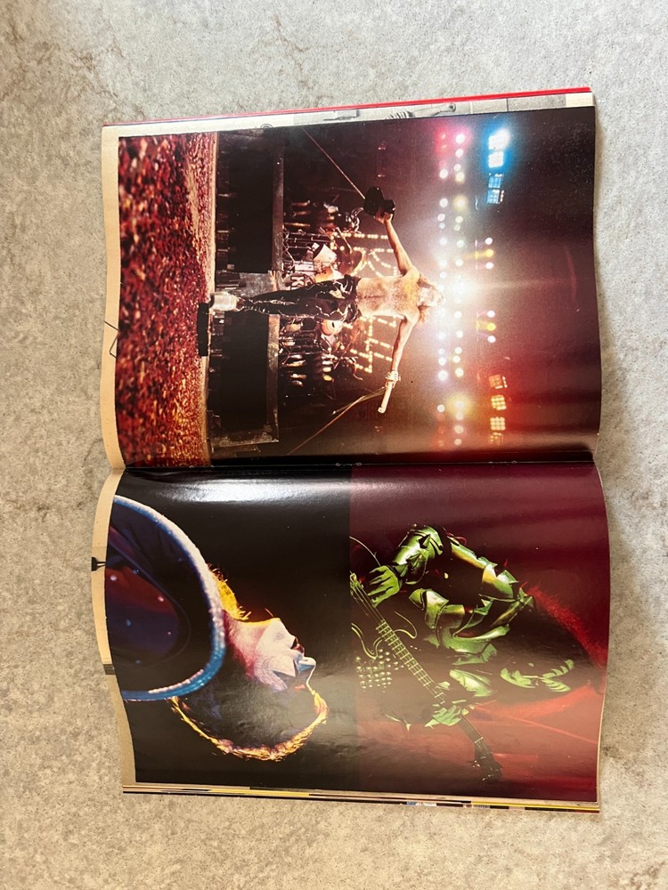 KISS Grooves Magazine Volume 2/#3 w/ attached poster