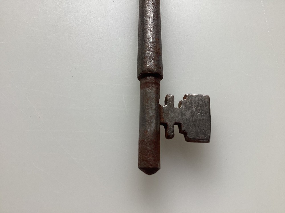 ANTIQUE, LARGE SOLID BARREL MASTER KEY … VICTORIAN / EDWARDIAN (REF A16)